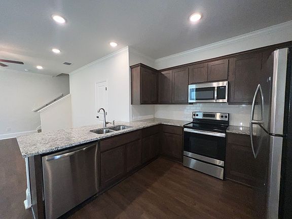 2nd image of 10347 W Lynwood Ave