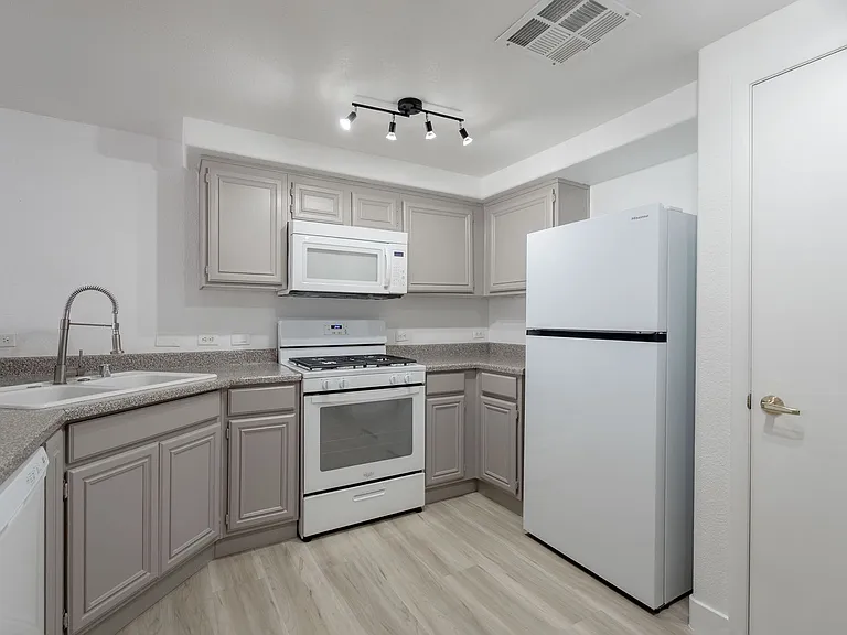 10245 S Maryland Pkwy #1212 — Photo 9