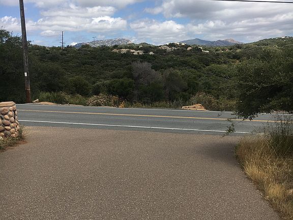 Exterior Neighborhood (street photo)