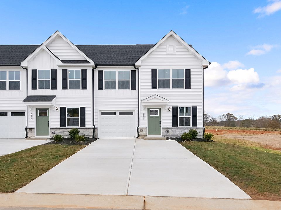 Move-In Ready Nassau Cove End Unit