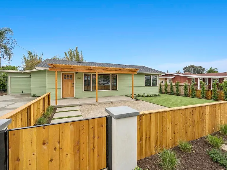 1061 Buena Vista Way — Photo 2