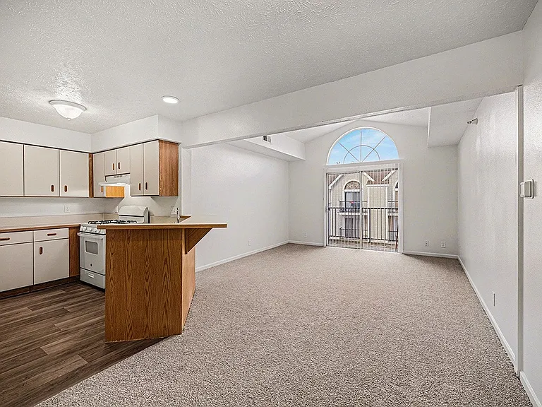 Brentwood Park Apartments — Photo 56