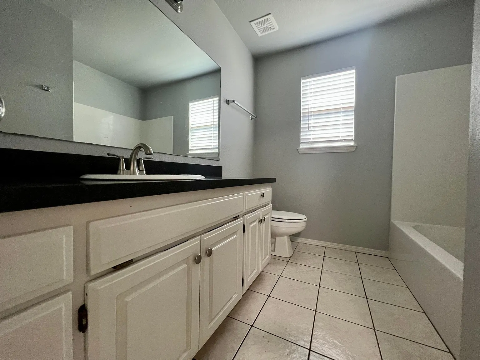 3 bed, 2.5 bath, 1435 sqft, $1,500 — Photo 3