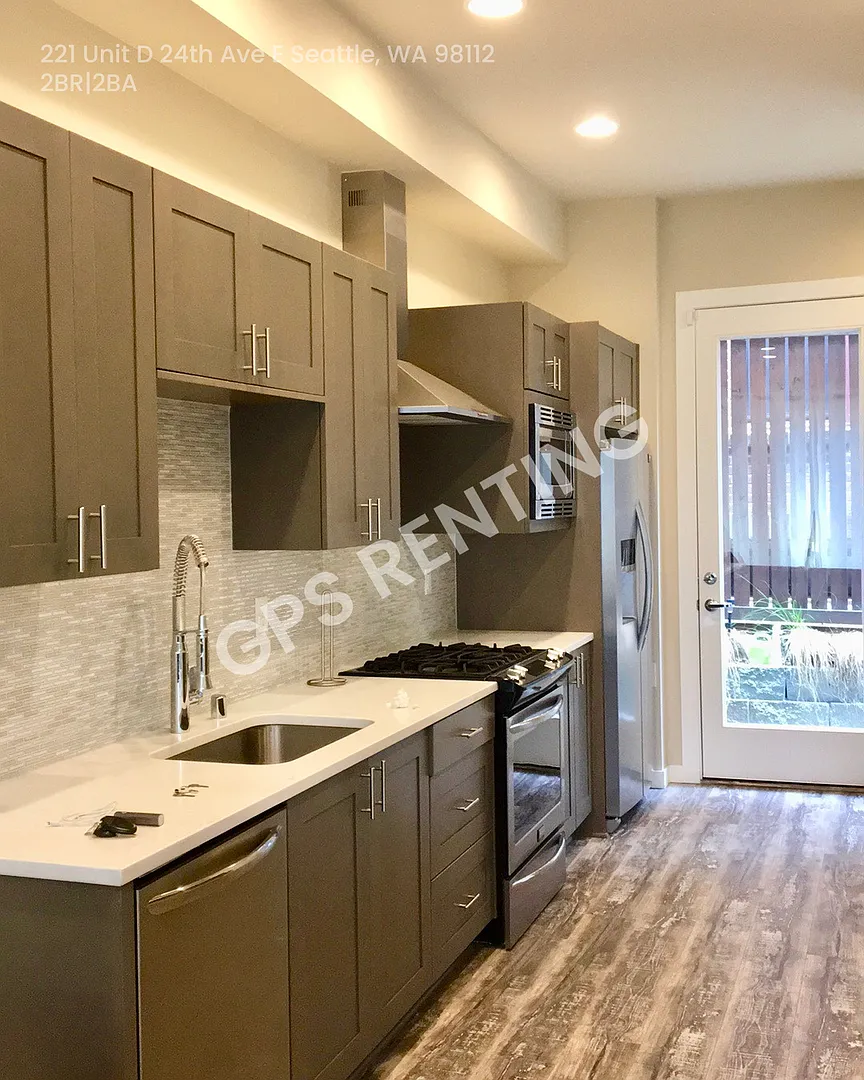 Capitan Townhome with Beautiful 2 Bed, 2 Bath! — Photo 3