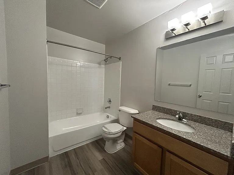 Woodland Villa Apartments — Photo 44