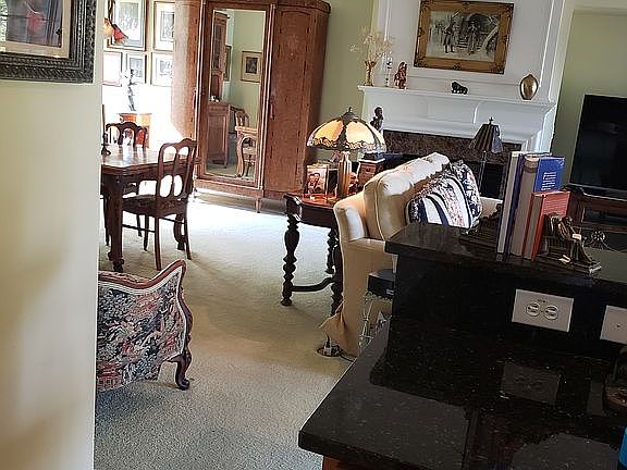 From kit. to dining rm/livin