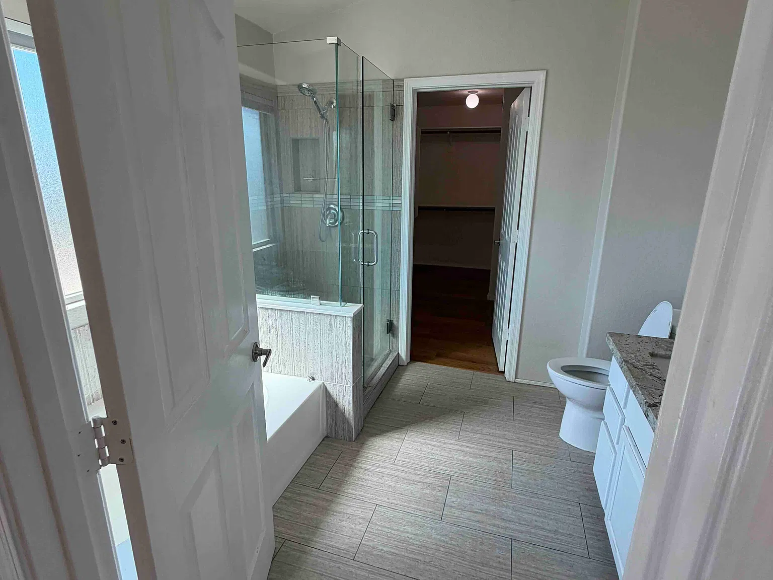 4 bed, 2.5 bath, 2041 sqft, $3,400 — Photo 2