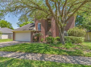 2221 Saint James Pl, Pearland, TX 77581