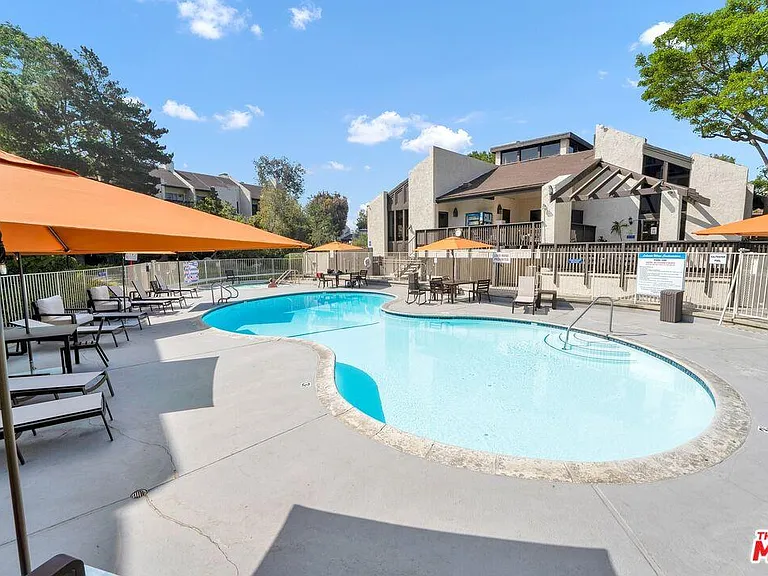 9109 Summertime Ln — Photo 9