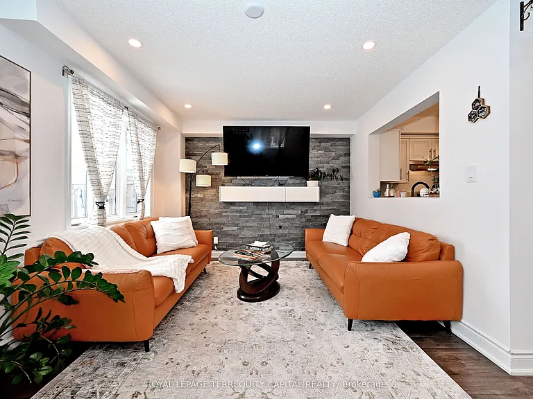 31 Madelaine Dr #6 — Photo 10