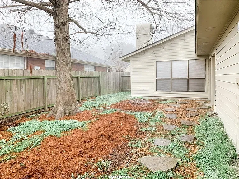 814 Camellia Ct — Photo 22