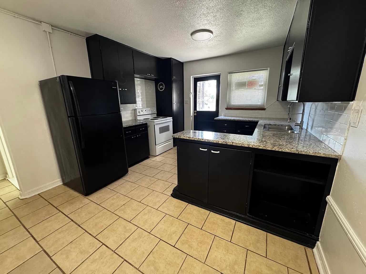 2 bed, 1150 sqft, $1,195 — Photo 3