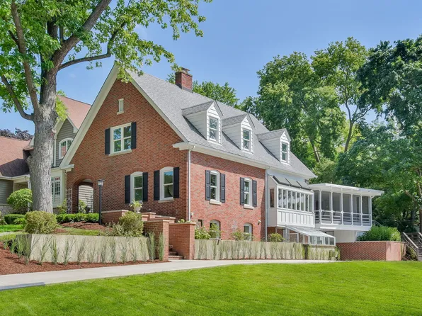 324 S Loomis St, Naperville, IL 60540