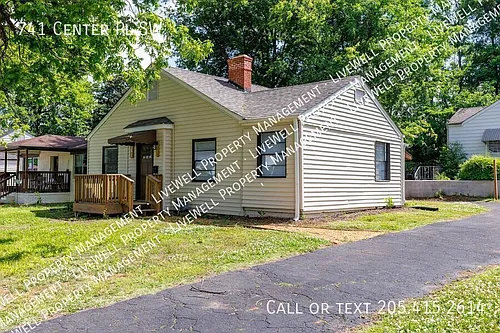 741 Center Pl SW Photo 1