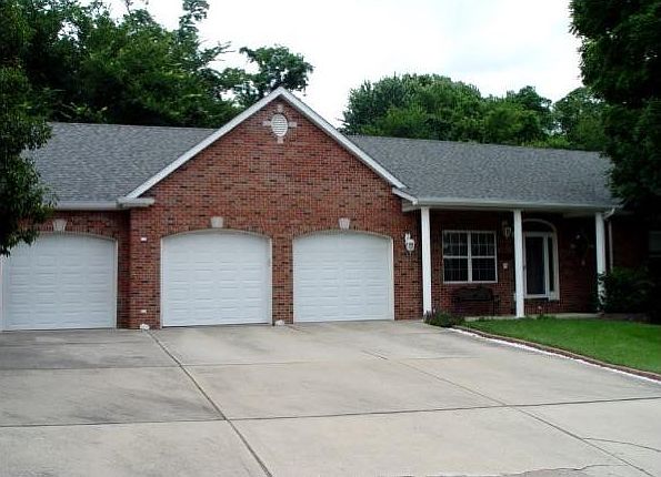 Great location 3 car garage