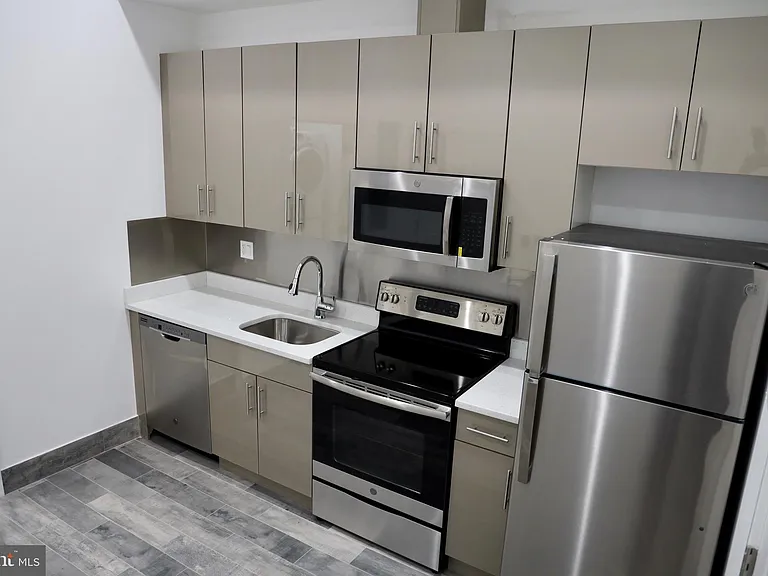 1231 Vine St #1 — Photo 9