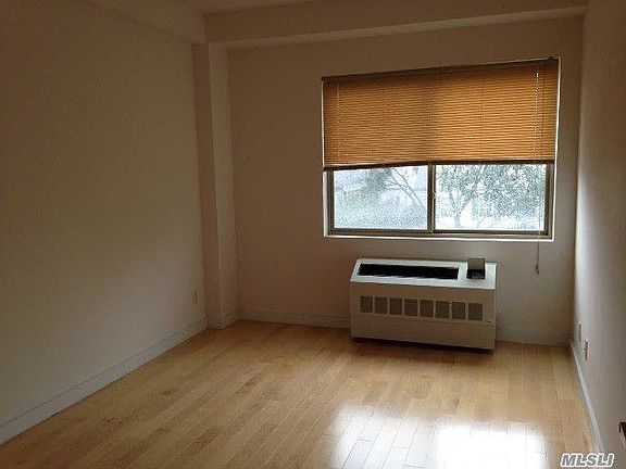 4th image of 143-20 Hoover Ave #304