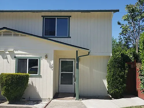 329 Bessie St Photo 1