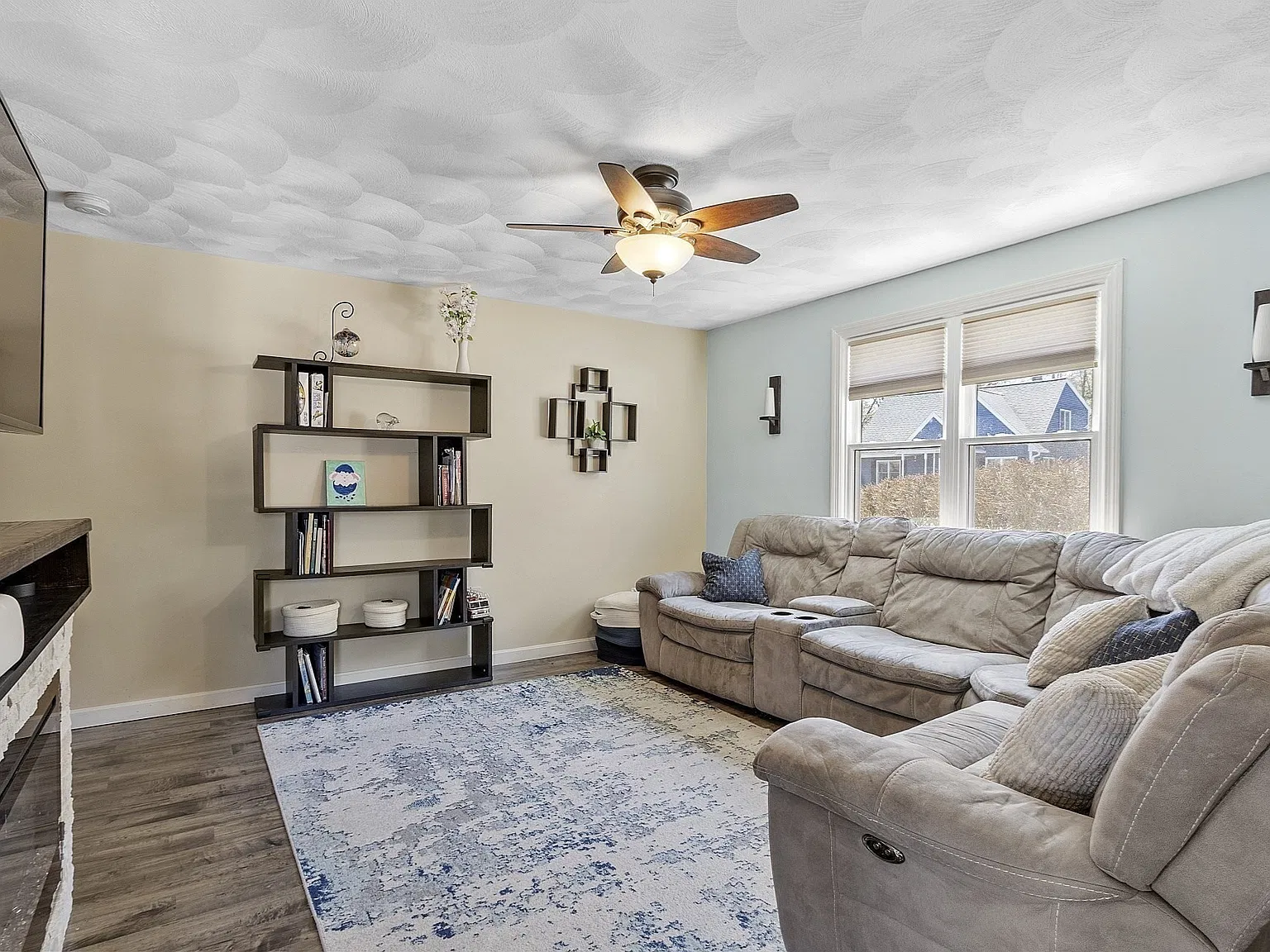 3 bed, 2.5 bath, 1500 sqft, $3,750 — Photo 2