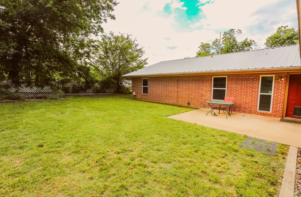 405 W Neely Ave, Comanche, TX - View 6