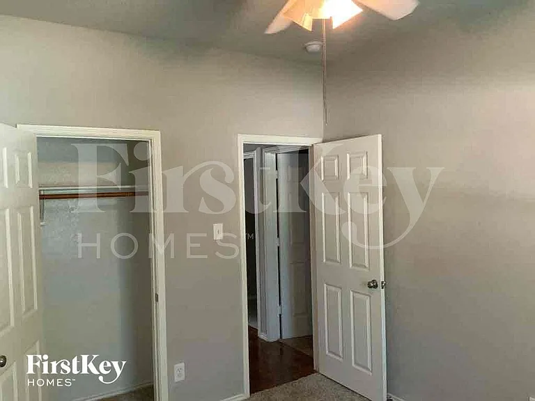 1933 Cochran Dr — Photo 11