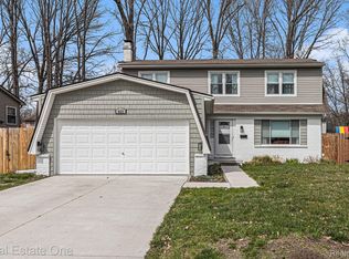 823 Randall Dr, Troy, MI