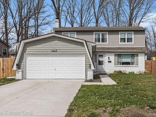 823 Randall Dr, Troy, MI 48085