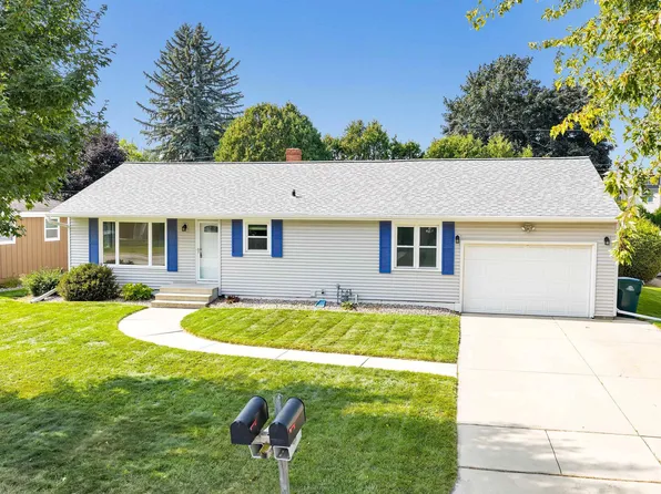 2454 Robin Ln, Green Bay, WI 54303