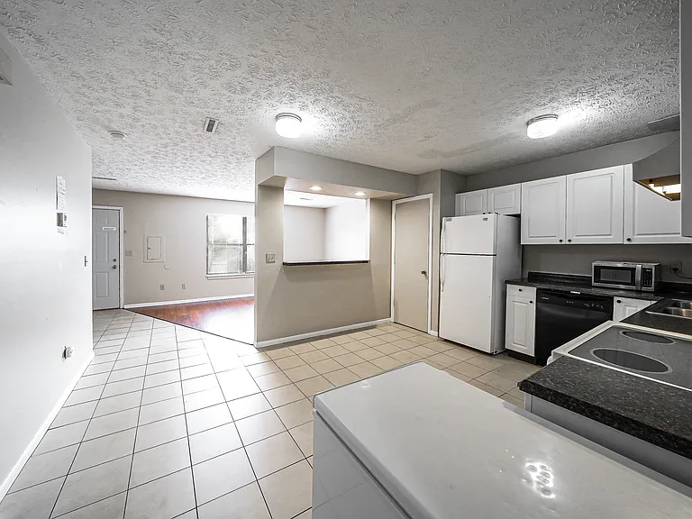 Kitchen and Breakfast Bar - All Appliances Included