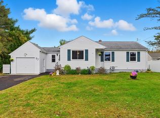 97 Robak Dr, Chicopee, MA 01020