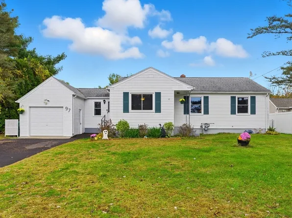 97 Robak Dr, Chicopee, MA 01020