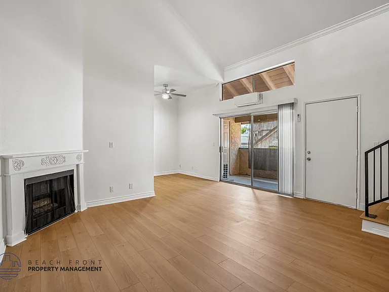 Rollingwood Apartments — Photo 25