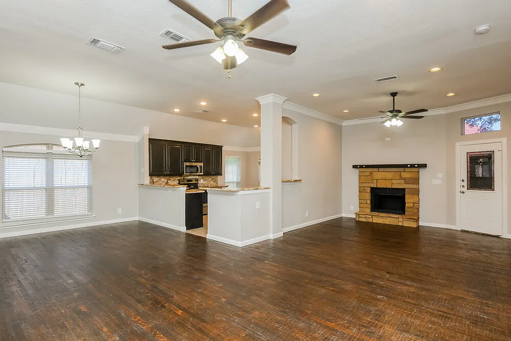 3 bed, 2.0 bath, 1454 sqft, $2,150 — Photo 4