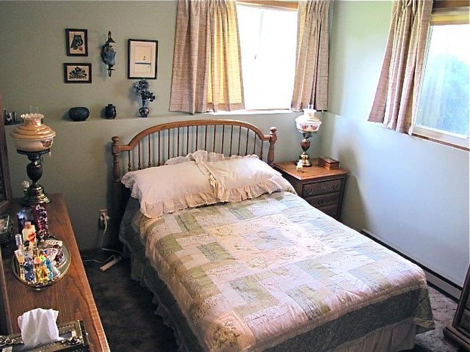 Lower unit bedroom 1