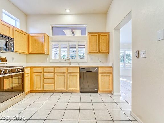 5th image of 2833 Hanging Rock Dr