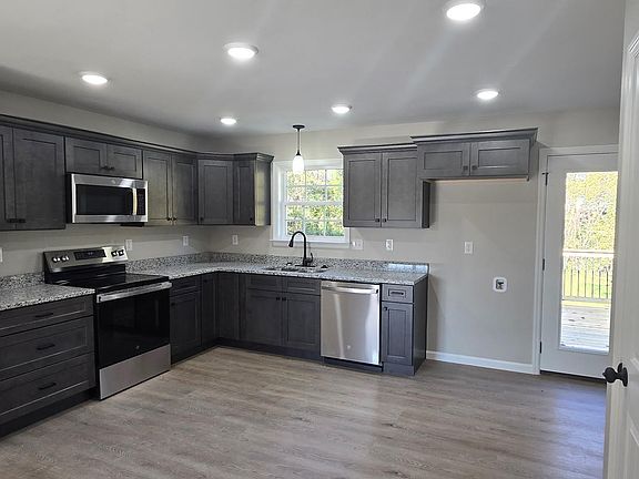 3rd image of 308 Dekalb St