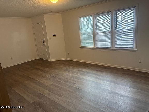 4th image of 3803 Sterling Pointe Drive #Q1