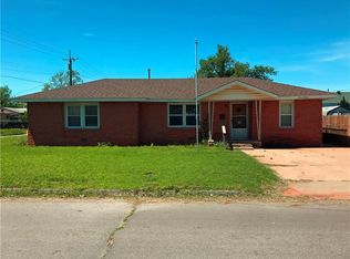 316 N 15th St, Clinton, OK 73601