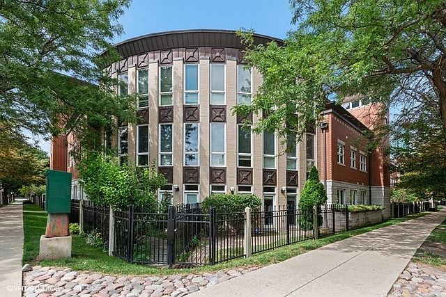 1st image of 1522 S Prairie Ave Unit G
