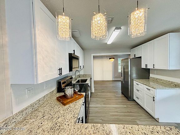 2nd image of 122 Azalea Dr