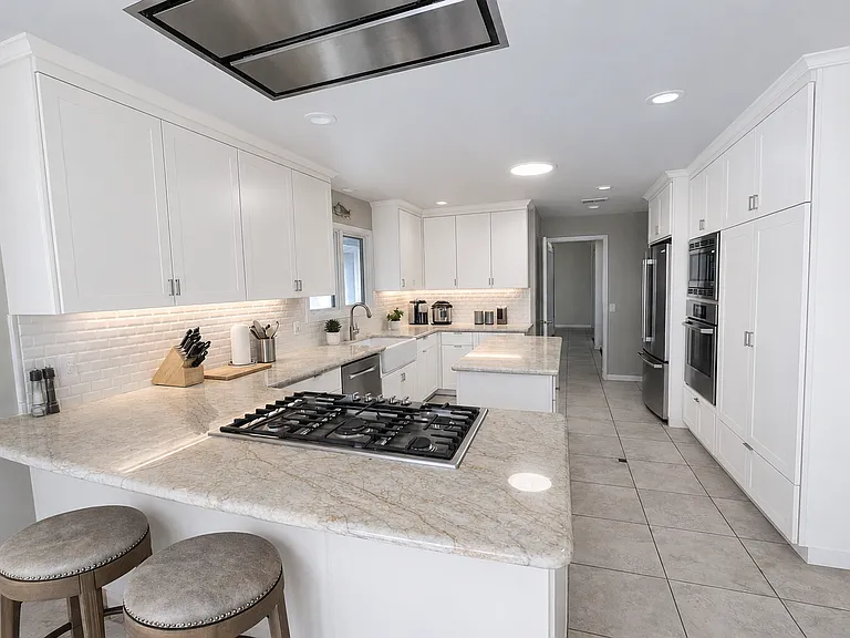 1118 Marina Cir — Photo 7