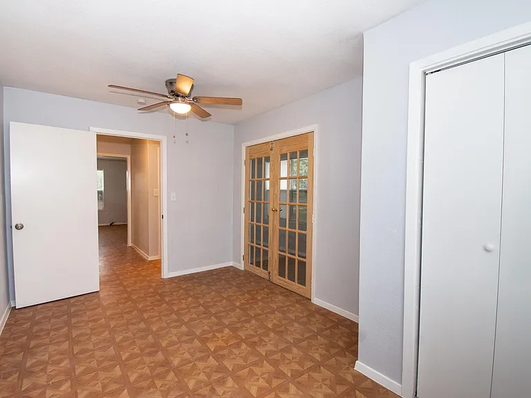 12525 N Interstate Highway 35 — Photo 13