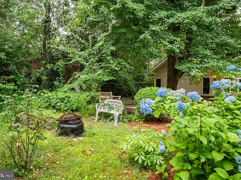 8023 Washington Ave — Photo 45