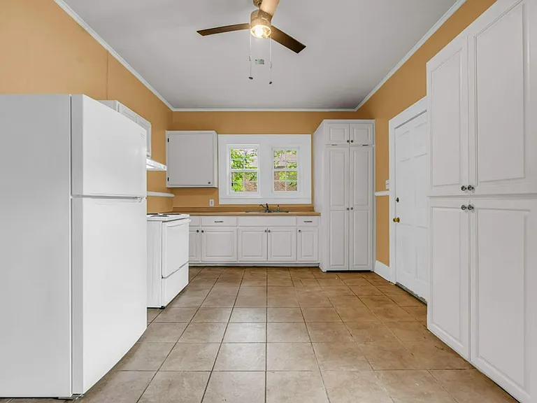338 N Church St — Photo 5