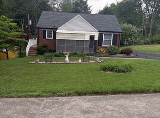 1735 Merritt Dr, Clarksville, TN 37043