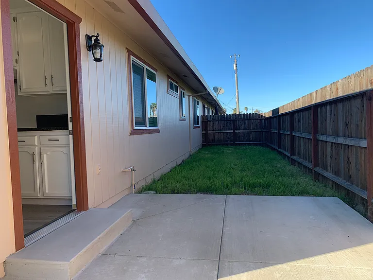 280 W Clover Rd — Photo 19