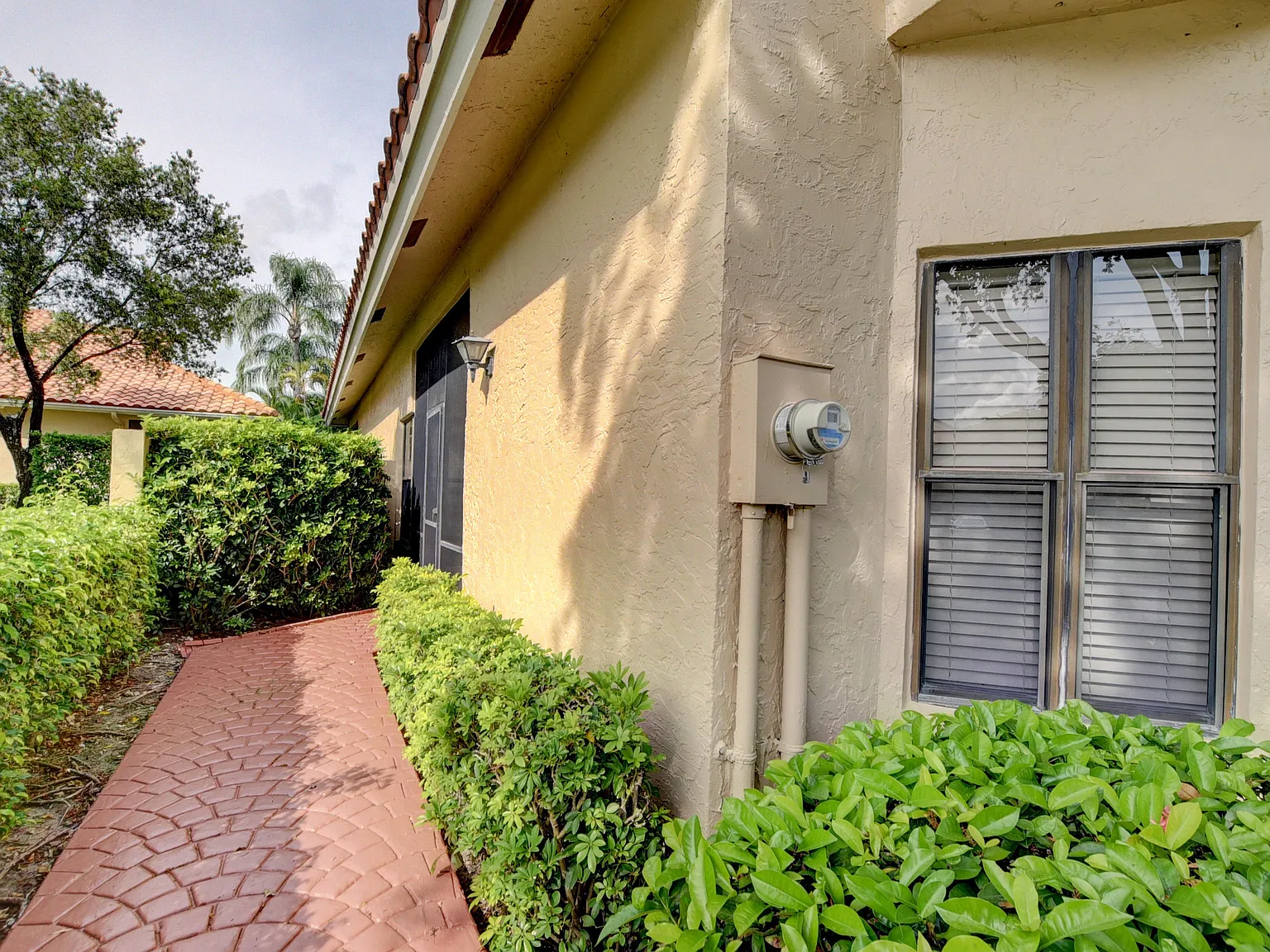 2 bed, 2.0 bath, 1616 sqft, $3,300 — Photo 3
