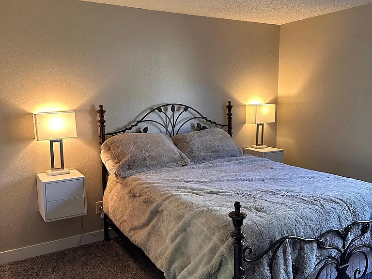 1867 S Pitkin Cir #B — Photo 9