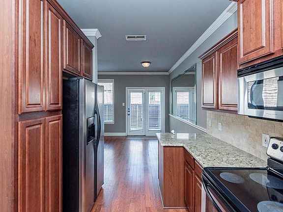 5th image of 5028 Venecia Way