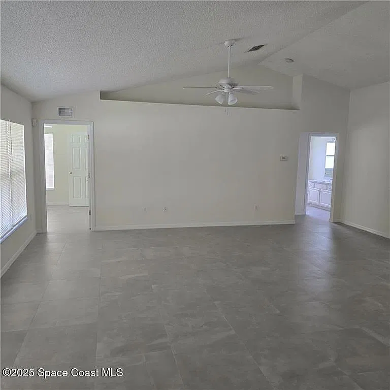 3 bed, 2.0 bath, 2153 sqft, $2,300 — Photo 2